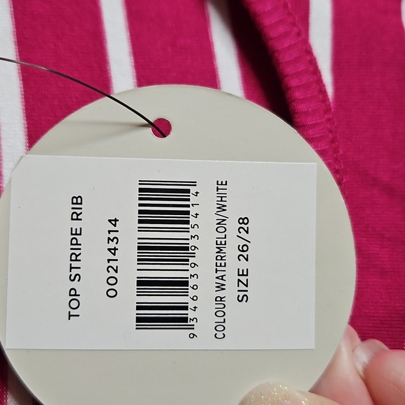 Plus size light weight top - Picture 3 of 7